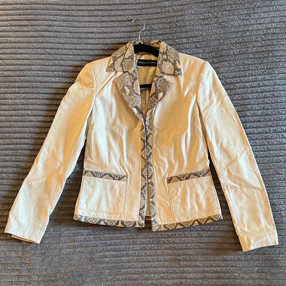 Dana Buchman size 2 leather blazer excellent condition